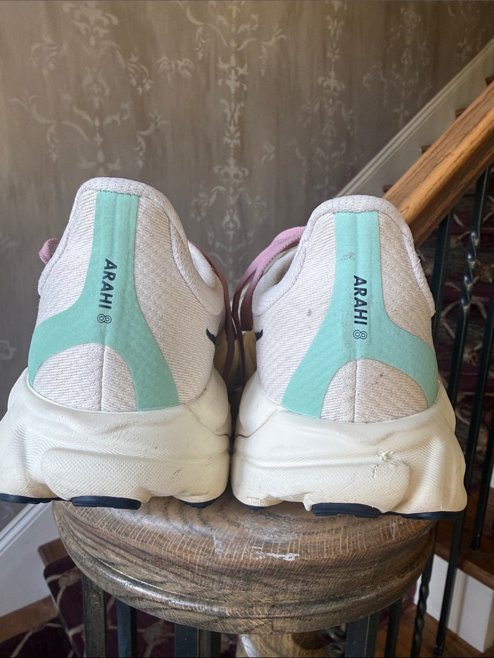 HOKA ARAHI 8 running shoe women’s size 8 1/2 very good condition - Picture 6 of 11